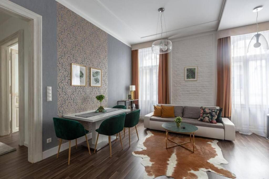 Chic, Captivating Space Near Opera House Budapest Luaran gambar