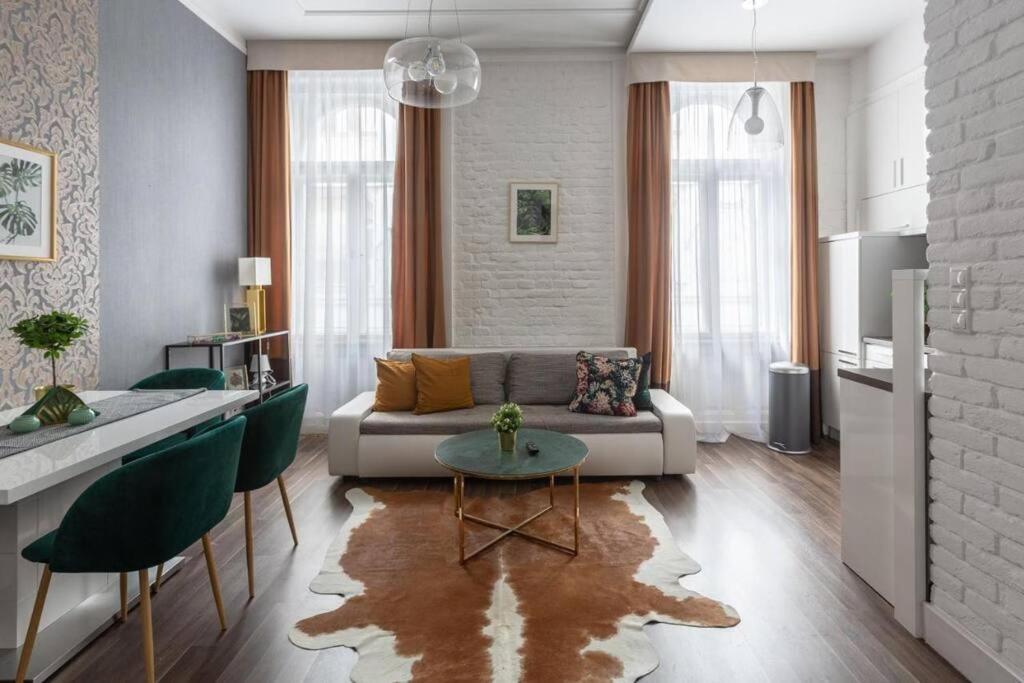 Chic, Captivating Space Near Opera House Budapest Luaran gambar